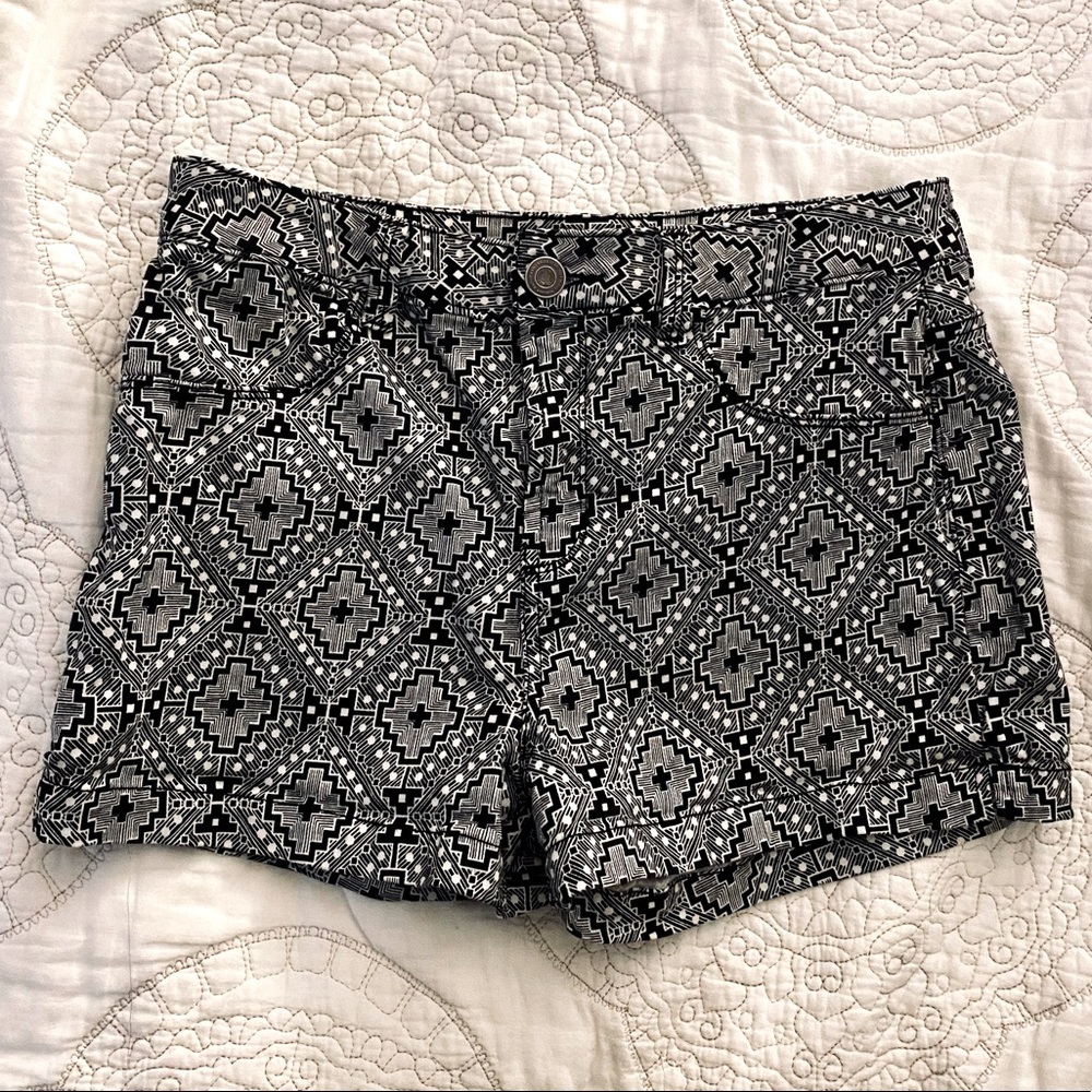 3 FOR $15!!! Black and White Geometric Print Shorts
